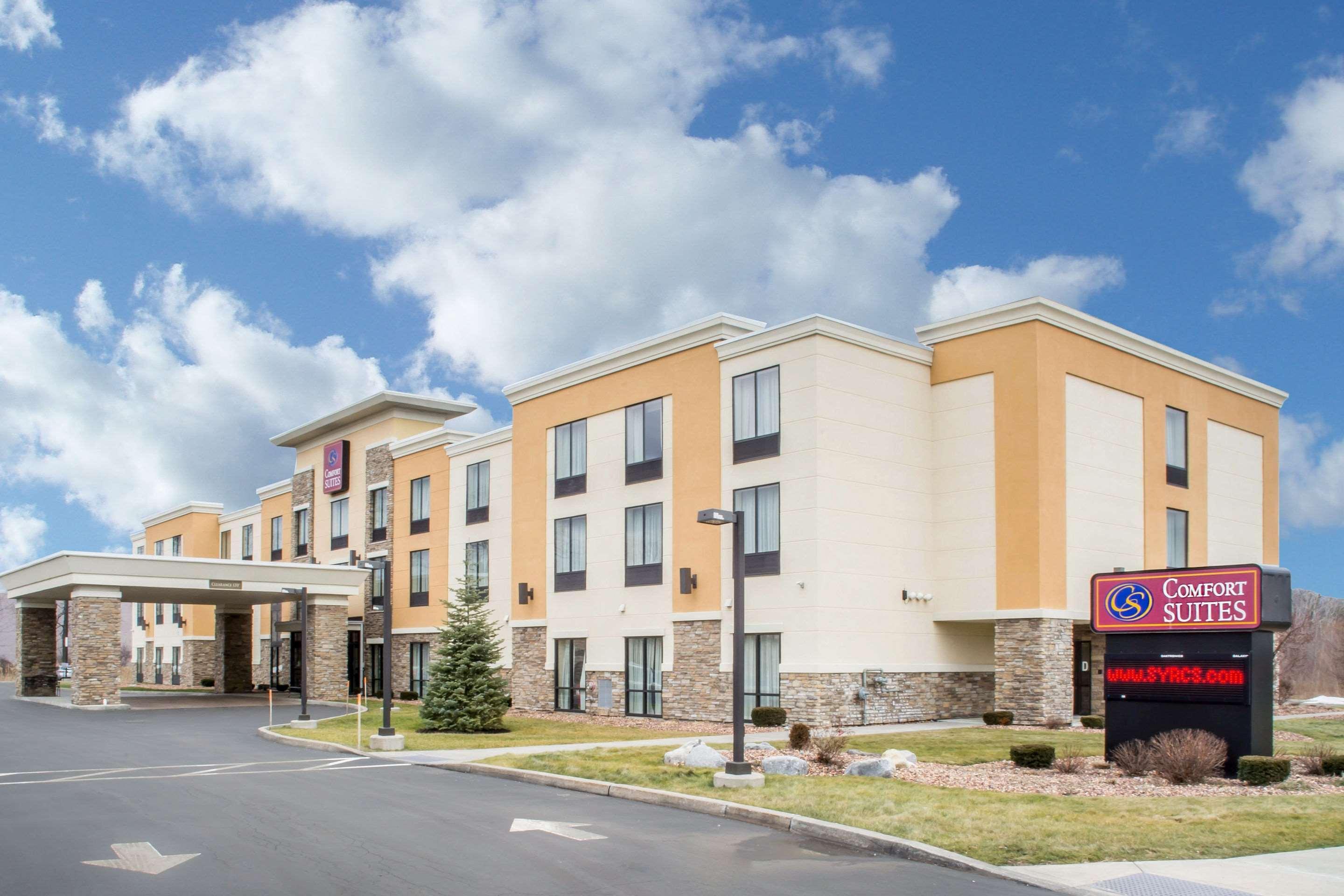 Cicero Grand - Syracuse North Hotel Bagian luar foto